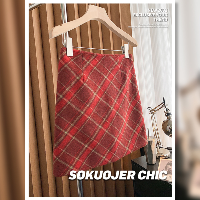 Kockovaná vlnená hip sukňa – krátka A-línia, neformálny štýl (Jar 2025)