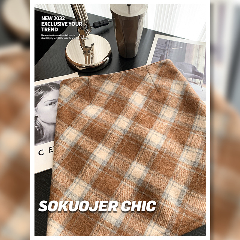 Kockovaná vlnená hip sukňa – krátka A-línia, neformálny štýl (Jar 2025)