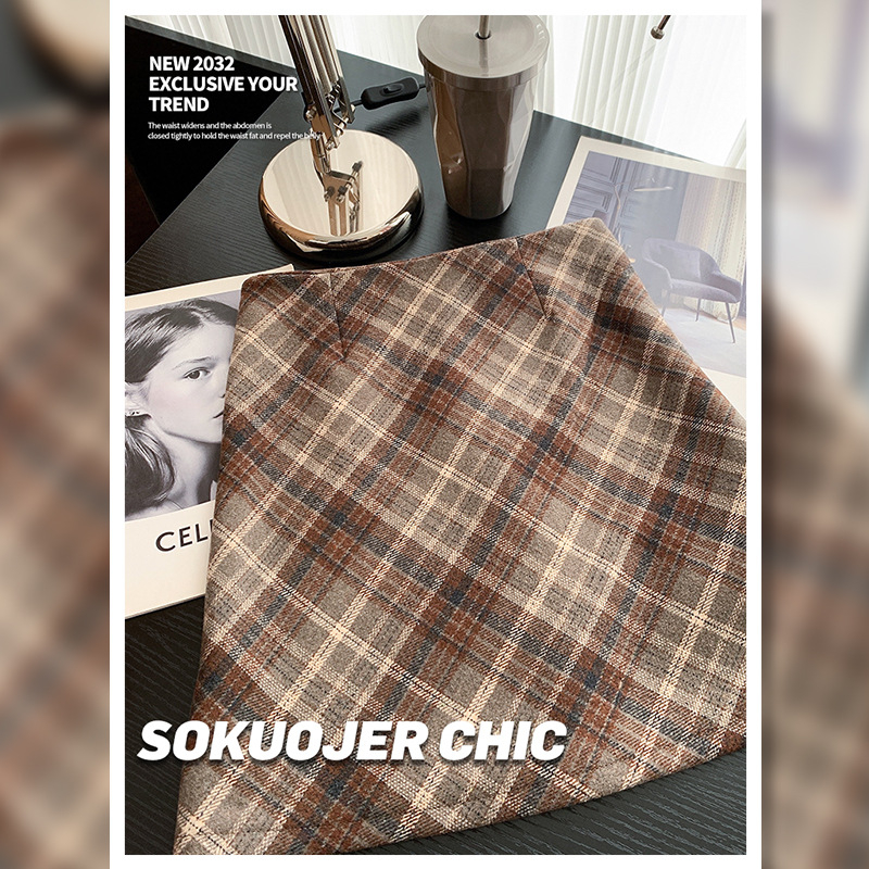 Kockovaná vlnená hip sukňa – krátka A-línia, neformálny štýl (Jar 2025)