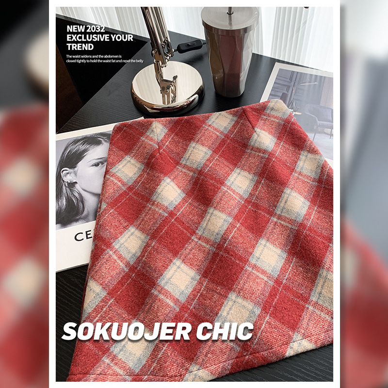 Kockovaná vlnená hip sukňa – krátka A-línia, neformálny štýl (Jar 2025)