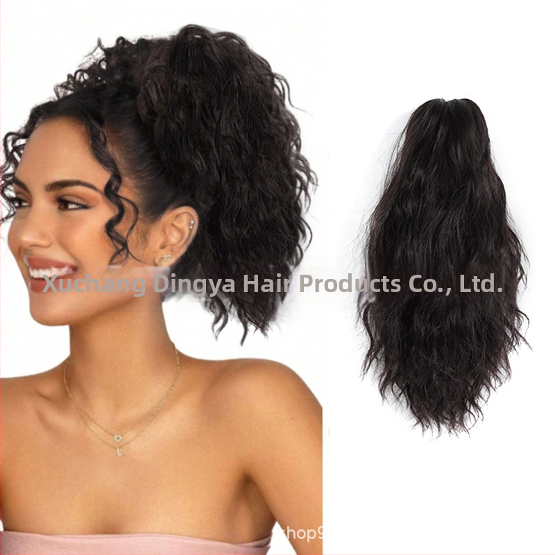 Extensie de coadă de cal cu clip mare, coadă buclată, fibre sintetice rezistente la căldură; poate fi vopsită și periată.