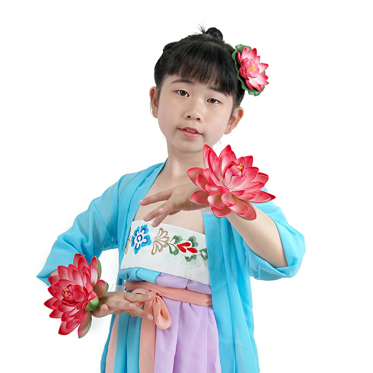 Táncrekvizit: selyem virágból készült lótusz, mű-lótusz levéllel; fej- és kéz dekoráció óvodai és általános iskola előadásokhoz (Anyag: selyem virág; Márka: Egyéb; Készítés: Egyéb; Cél: Fényképezési rekvizit)