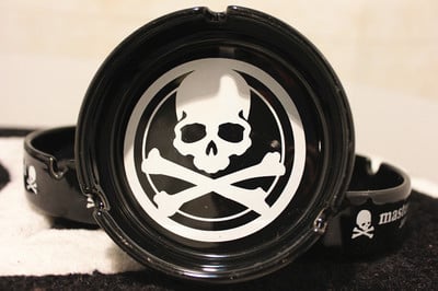 Керамичен пепелник с гравиран текст, модел 985, марка Yanshi