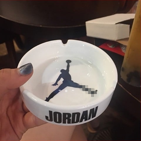 Керамичен пепелник с гравиран текст, модел 985, марка Yanshi