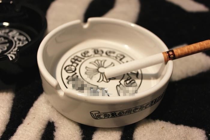 Керамичен пепелник с гравиран текст, модел 985, марка Yanshi