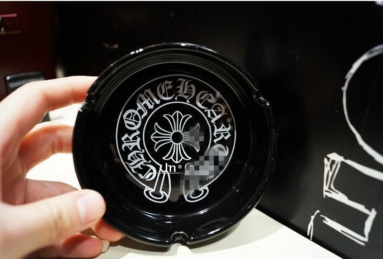 Керамичен пепелник с гравиран текст, модел 985, марка Yanshi