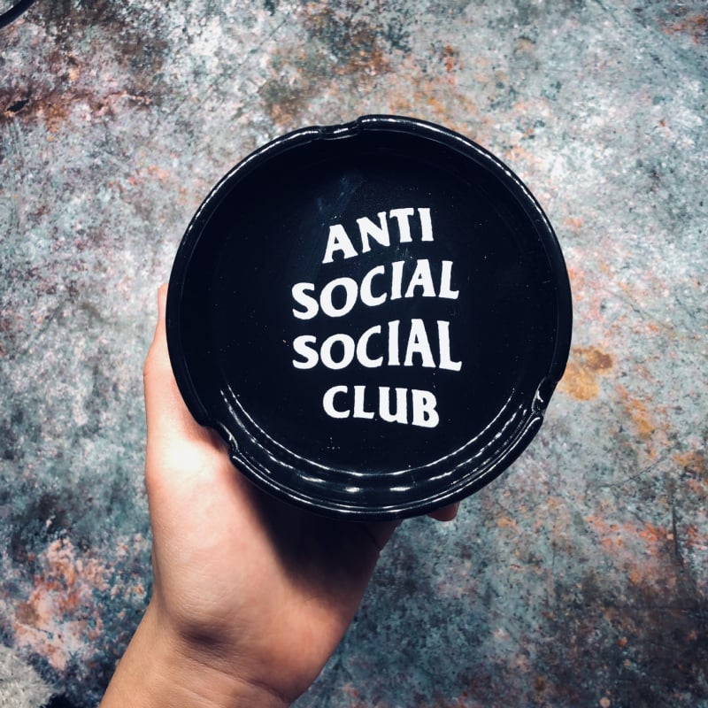 Керамичен пепелник с гравиран текст, модел 985, марка Yanshi