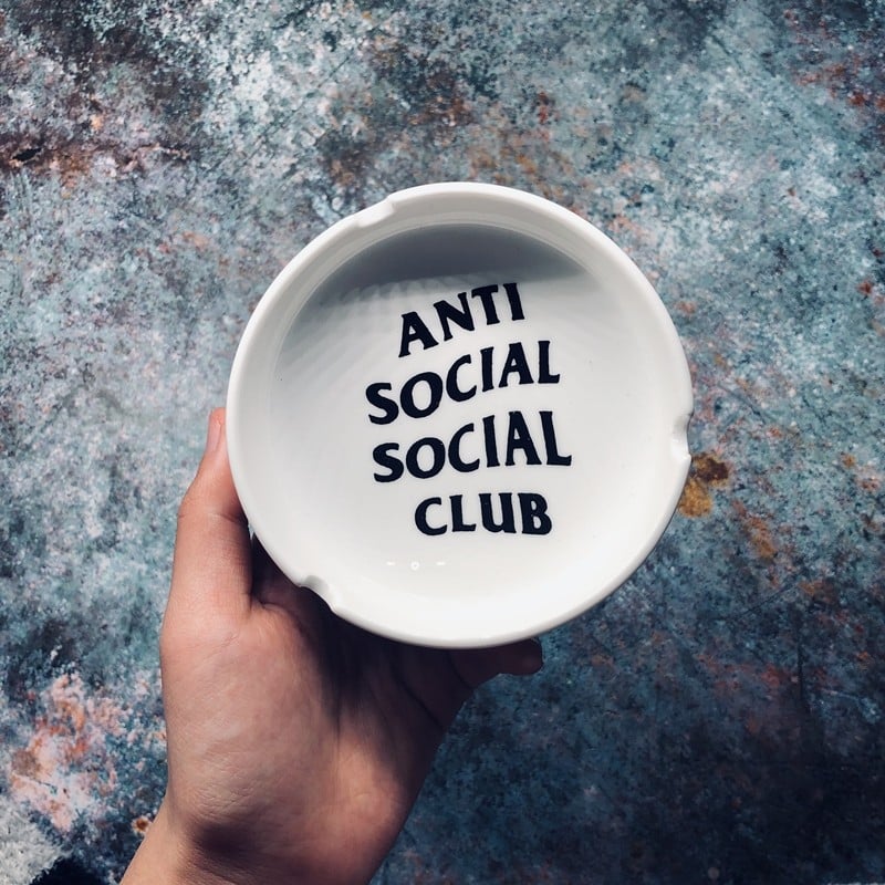 Керамичен пепелник с гравиран текст, модел 985, марка Yanshi