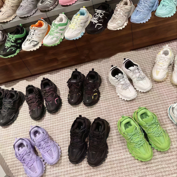 Dad Shoes s koženým horným dielom, gumovou podrážkou, šnúrky, guľatá špička, stredná výška päty 3–5 cm