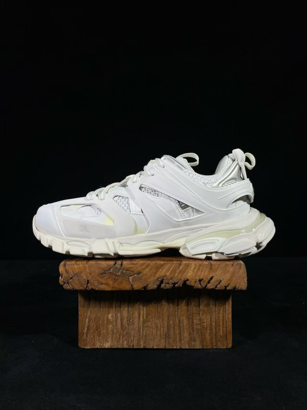 Dad Shoes s koženým horným dielom, gumovou podrážkou, šnúrky, guľatá špička, stredná výška päty 3–5 cm