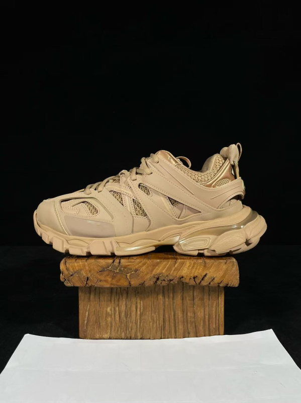 Dad Shoes s koženým horným dielom, gumovou podrážkou, šnúrky, guľatá špička, stredná výška päty 3–5 cm