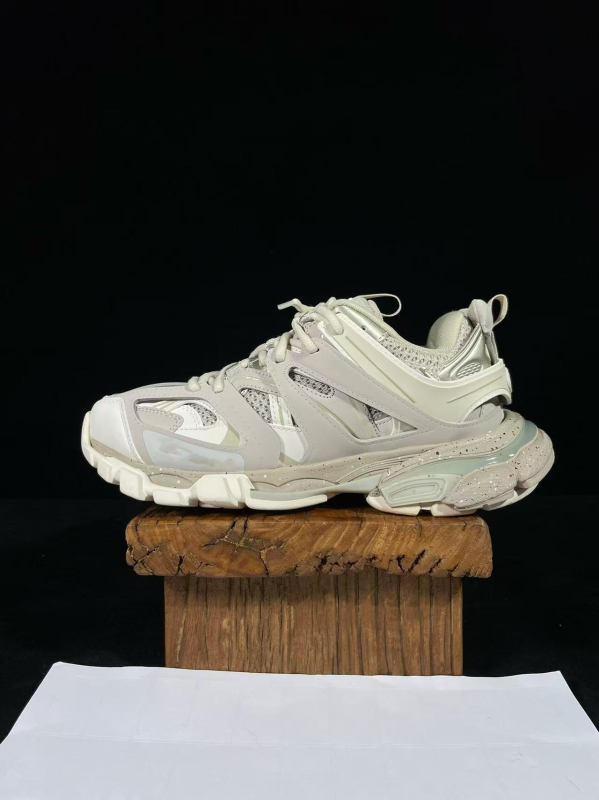 Dad Shoes s koženým horným dielom, gumovou podrážkou, šnúrky, guľatá špička, stredná výška päty 3–5 cm