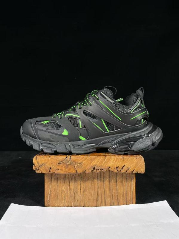 Dad Shoes s koženým horným dielom, gumovou podrážkou, šnúrky, guľatá špička, stredná výška päty 3–5 cm