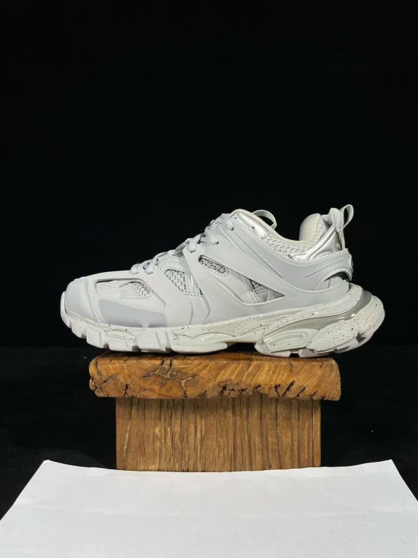 Dad Shoes s koženým horným dielom, gumovou podrážkou, šnúrky, guľatá špička, stredná výška päty 3–5 cm