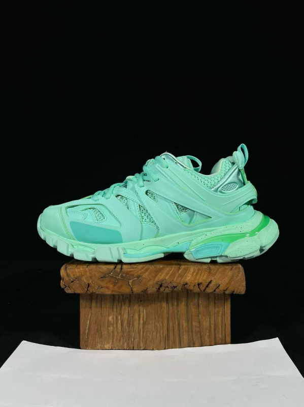 Dad Shoes s koženým horným dielom, gumovou podrážkou, šnúrky, guľatá špička, stredná výška päty 3–5 cm