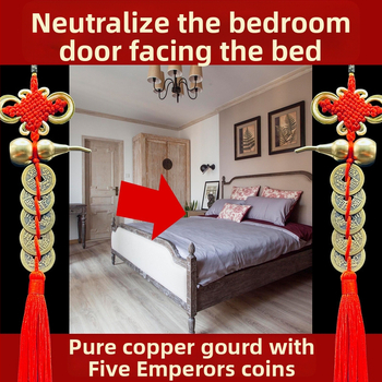 Ornament de pat din alamă, în stil chinezesc, cu motiv dovleac și pandantiv cu monedele celor Cinci Împărați