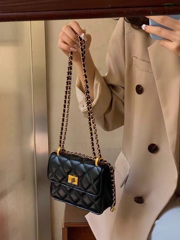 Γυναικεία PU crossbody τσάντα με αλυσίδα, τετράγωνο οριζόντιο σχήμα, κλείσιμο με λουκέτο, εσωτερικά: θήκη με φερμουάρ, θήκη για κινητό, επιπλέον θήκη με φερμουάρ