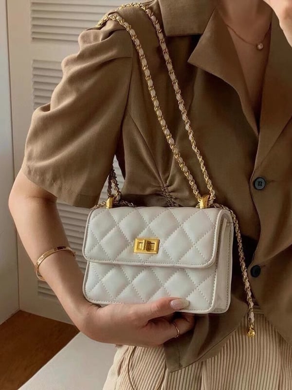 Γυναικεία PU crossbody τσάντα με αλυσίδα, τετράγωνο οριζόντιο σχήμα, κλείσιμο με λουκέτο, εσωτερικά: θήκη με φερμουάρ, θήκη για κινητό, επιπλέον θήκη με φερμουάρ