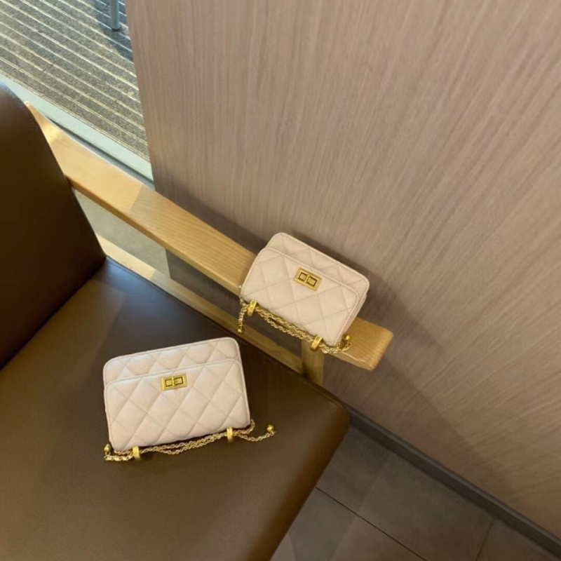 Γυναικεία PU crossbody τσάντα με αλυσίδα, τετράγωνο οριζόντιο σχήμα, κλείσιμο με λουκέτο, εσωτερικά: θήκη με φερμουάρ, θήκη για κινητό, επιπλέον θήκη με φερμουάρ