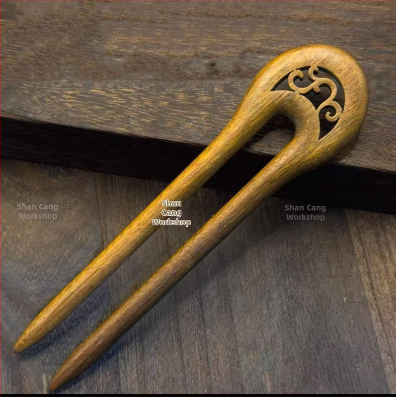 Agrafă de păr din lemn, formă geometrică — design original (Material: lemn; Stil: design original; Formă: geometrică; Categoria: accesorii pentru cap; Vara 2021)