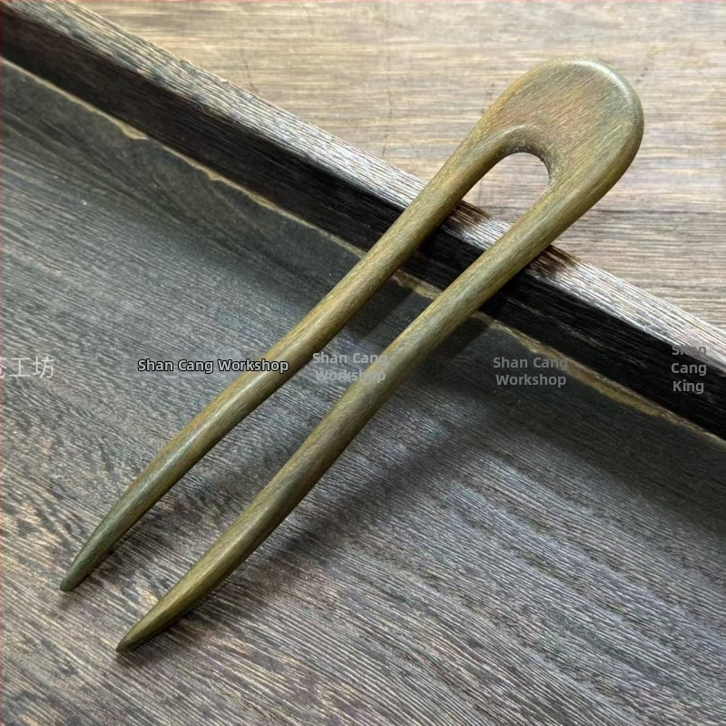 Drevená sponka do vlasov s geometrickým tvarom — originálny dizajn (Materiál: drevo; Štýl: originálny dizajn; Tvar: geometrický; Kategória: doplnok na hlavu; Leto 2021)