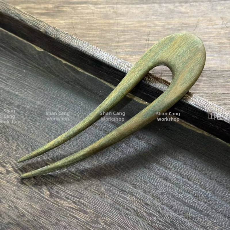 Agrafă de păr din lemn, formă geometrică — design original (Material: lemn; Stil: design original; Formă: geometrică; Categoria: accesorii pentru cap; Vara 2021)