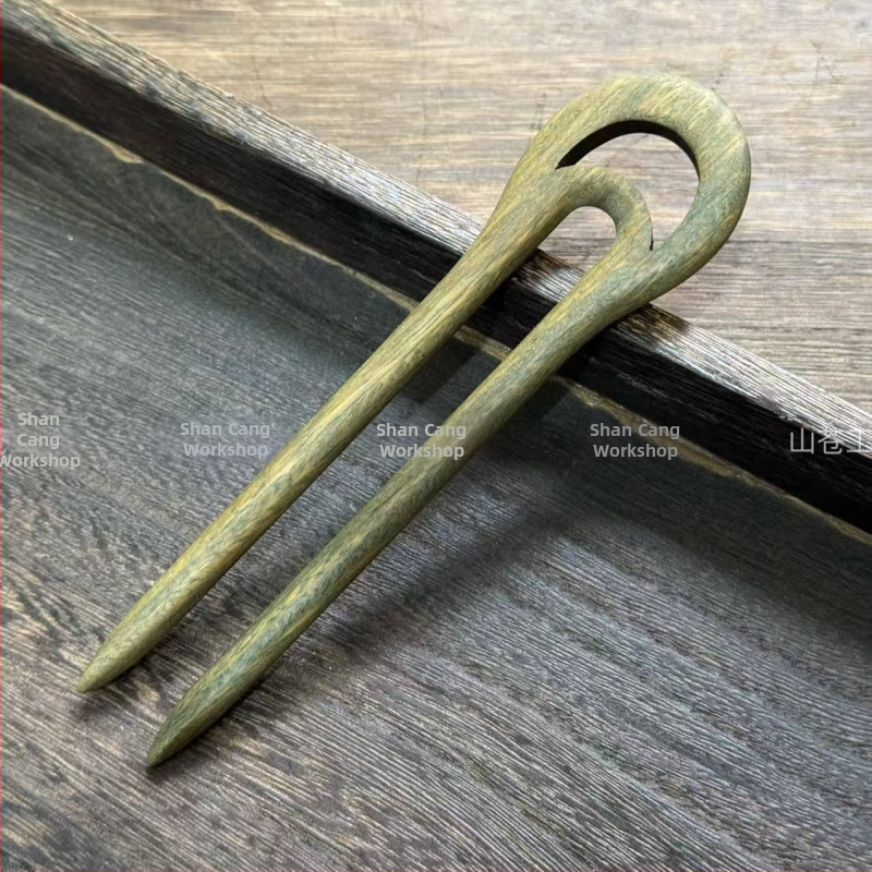 Agrafă de păr din lemn, formă geometrică — design original (Material: lemn; Stil: design original; Formă: geometrică; Categoria: accesorii pentru cap; Vara 2021)