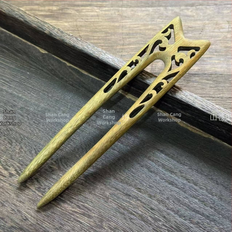 Agrafă de păr din lemn, formă geometrică — design original (Material: lemn; Stil: design original; Formă: geometrică; Categoria: accesorii pentru cap; Vara 2021)