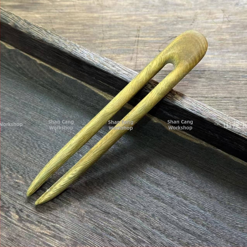 Agrafă de păr din lemn, formă geometrică — design original (Material: lemn; Stil: design original; Formă: geometrică; Categoria: accesorii pentru cap; Vara 2021)