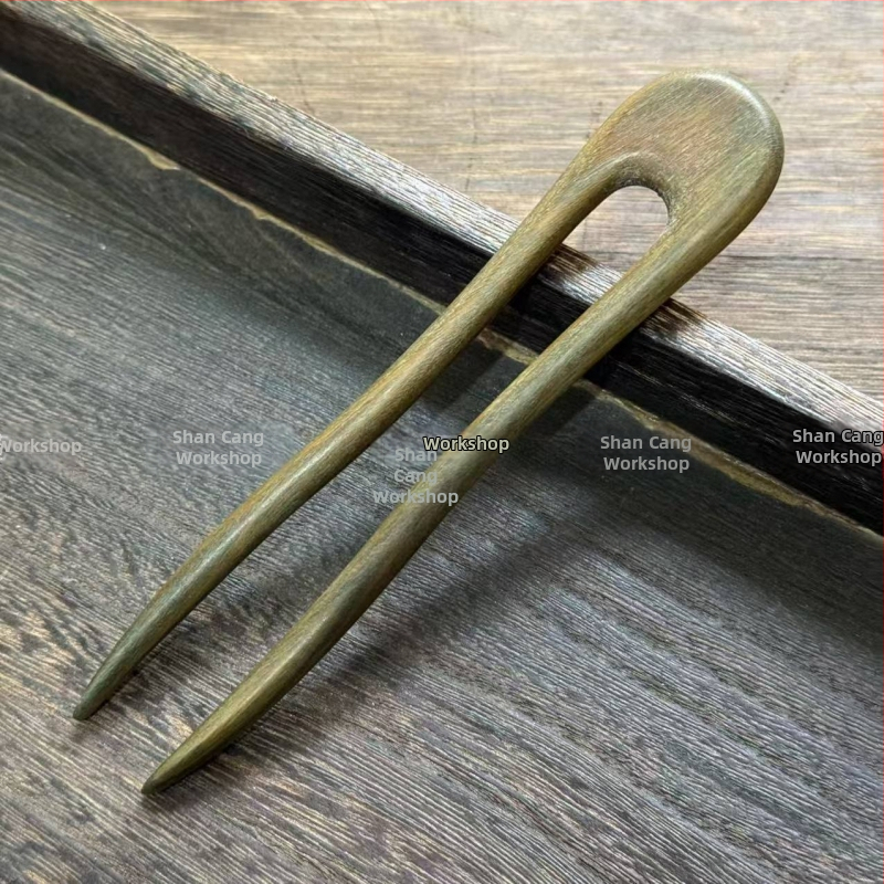 Agrafă de păr din lemn, formă geometrică — design original (Material: lemn; Stil: design original; Formă: geometrică; Categoria: accesorii pentru cap; Vara 2021)