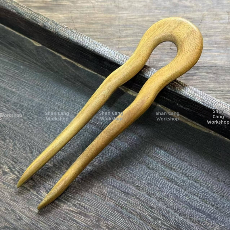 Agrafă de păr din lemn, formă geometrică — design original (Material: lemn; Stil: design original; Formă: geometrică; Categoria: accesorii pentru cap; Vara 2021)