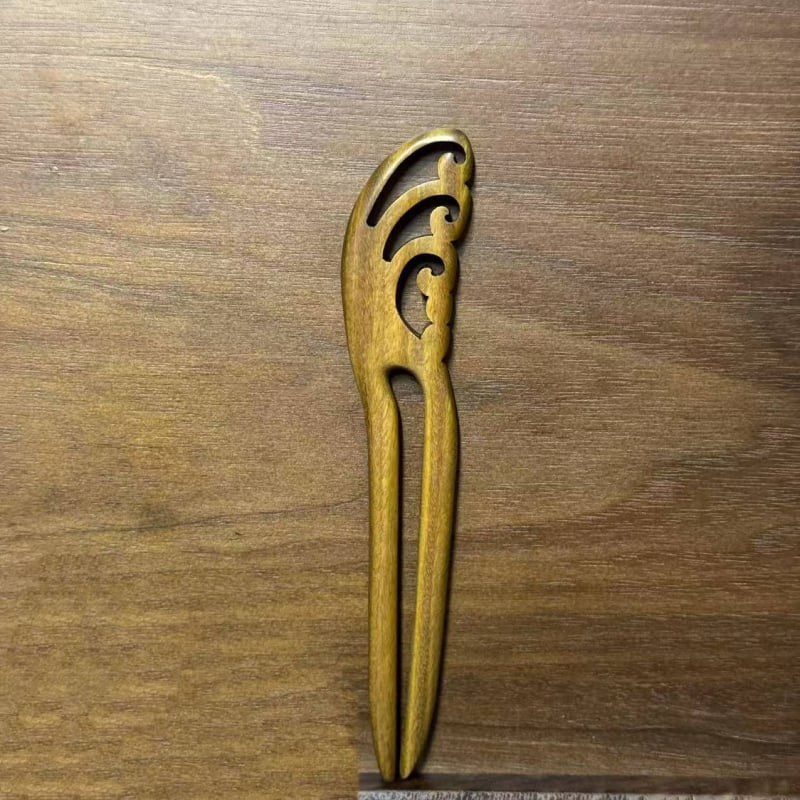 Agrafă de păr din lemn, formă geometrică — design original (Material: lemn; Stil: design original; Formă: geometrică; Categoria: accesorii pentru cap; Vara 2021)