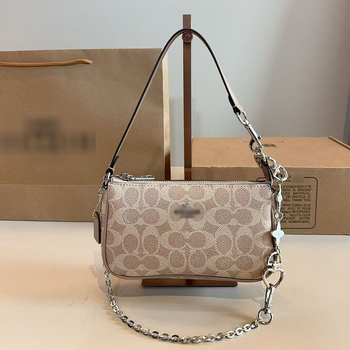 Nolita 19 Κλασική γυναικεία τσάντα καρπού με φερμουάρ — στυλ: αστικός μινιμαλισμός; υλικό: PVC; σχήμα: οριζόντιο τετράγωνο; άνοιγμα: φερμουάρ; εσωτερική δομή: επενδεδυμένος θάλαμος με φερμουάρ