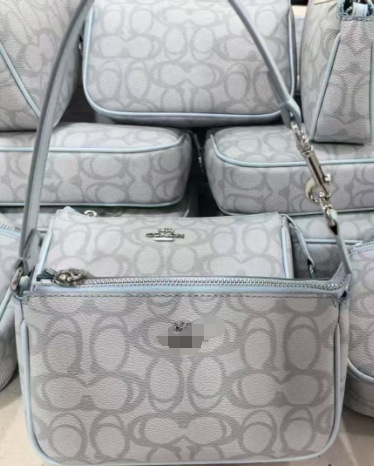 Nolita 19 Κλασική γυναικεία τσάντα καρπού με φερμουάρ — στυλ: αστικός μινιμαλισμός; υλικό: PVC; σχήμα: οριζόντιο τετράγωνο; άνοιγμα: φερμουάρ; εσωτερική δομή: επενδεδυμένος θάλαμος με φερμουάρ