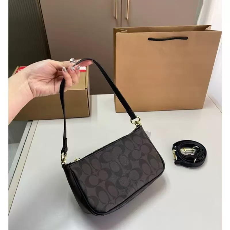 Nolita 19 Κλασική γυναικεία τσάντα καρπού με φερμουάρ — στυλ: αστικός μινιμαλισμός; υλικό: PVC; σχήμα: οριζόντιο τετράγωνο; άνοιγμα: φερμουάρ; εσωτερική δομή: επενδεδυμένος θάλαμος με φερμουάρ