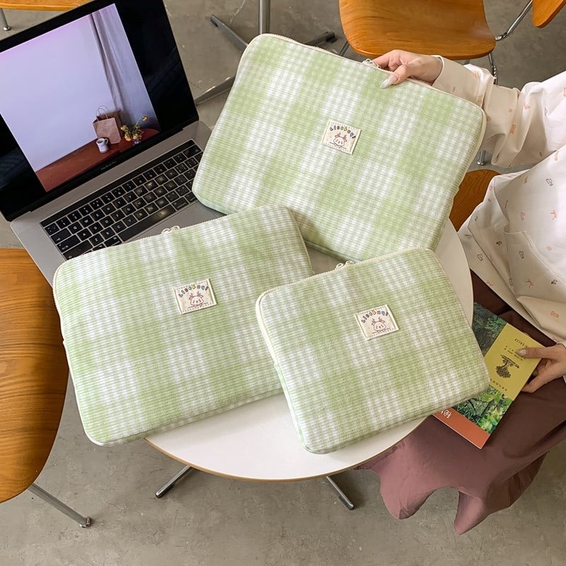 Tablet tároló táska - kopásálló poliészterből, csíkos minta, poliészter bélés