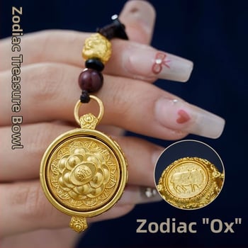 Mosadzná kľúčenka s motívom 12 znamení zverokruhu a rohu plodnosti, klasický štýl