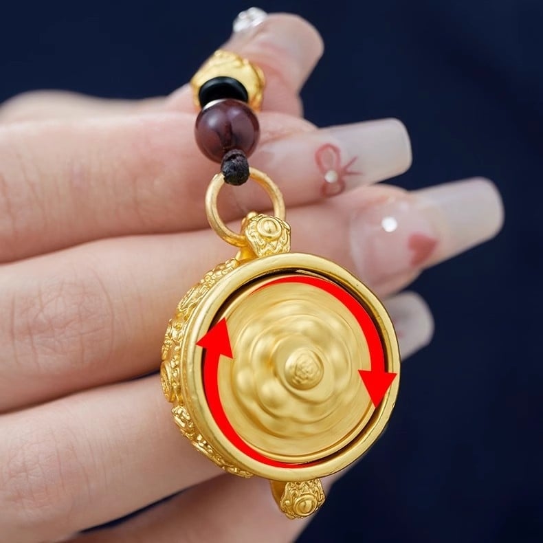 Mosadzná kľúčenka s motívom 12 znamení zverokruhu a rohu plodnosti, klasický štýl