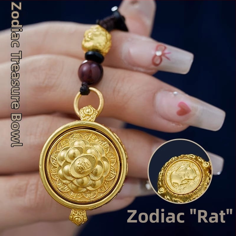 Mosadzná kľúčenka s motívom 12 znamení zverokruhu a rohu plodnosti, klasický štýl