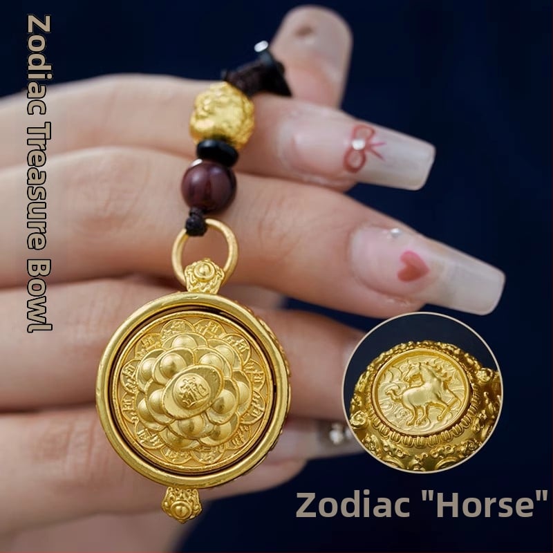 Mosadzná kľúčenka s motívom 12 znamení zverokruhu a rohu plodnosti, klasický štýl
