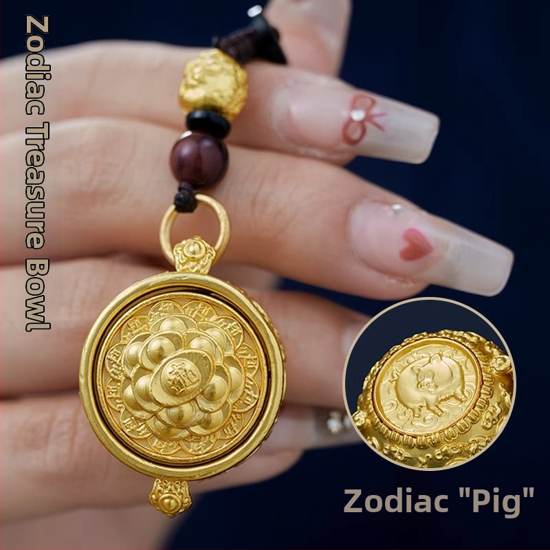 Mosadzná kľúčenka s motívom 12 znamení zverokruhu a rohu plodnosti, klasický štýl