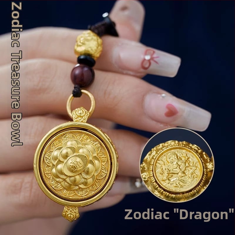 Mosadzná kľúčenka s motívom 12 znamení zverokruhu a rohu plodnosti, klasický štýl