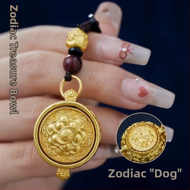 Mosadzná kľúčenka s motívom 12 znamení zverokruhu a rohu plodnosti, klasický štýl