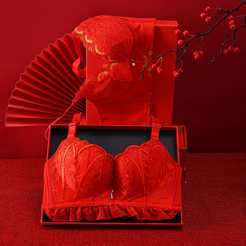 Set de sutiene cu dantelă brodată, cupă 3/4, fără arcuri metalice, cupă modelată cu partea superioară subțire și partea inferioară mai groasă, material principal nylon, căptușeală spandex, închidere la spate cu patru rânduri de cârlige