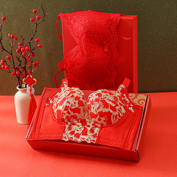 Set de sutiene cu dantelă brodată, cupă 3/4, fără arcuri metalice, cupă modelată cu partea superioară subțire și partea inferioară mai groasă, material principal nylon, căptușeală spandex, închidere la spate cu patru rânduri de cârlige