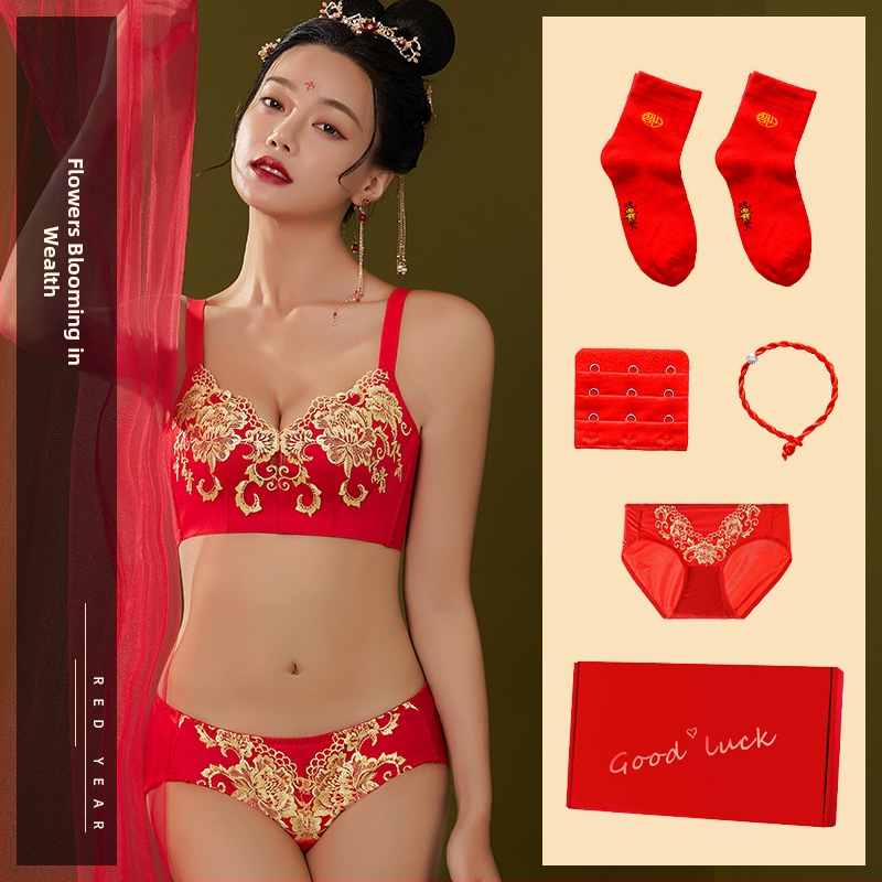 Set de sutiene cu dantelă brodată, cupă 3/4, fără arcuri metalice, cupă modelată cu partea superioară subțire și partea inferioară mai groasă, material principal nylon, căptușeală spandex, închidere la spate cu patru rânduri de cârlige