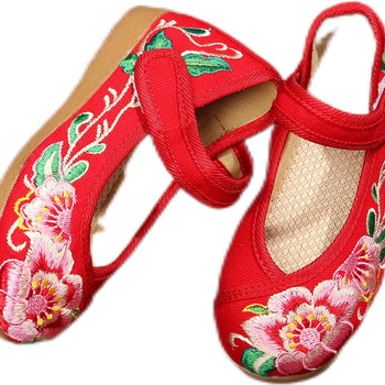 Lányos hímzett vászoncipők (felső: vászon, talp: gumi, hímzés, virágos minta, zárás: csatok)