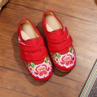 Lányos hímzett vászoncipők (felső: vászon, talp: gumi, hímzés, virágos minta, zárás: csatok)