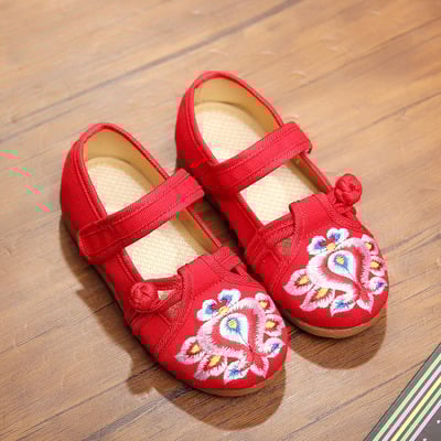 Lányos hímzett vászoncipők (felső: vászon, talp: gumi, hímzés, virágos minta, zárás: csatok)