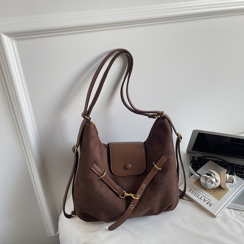Nubuk tote torba – gradski stil, zip zatvaranje, horizontalni kvadratni oblik, jesen 2025